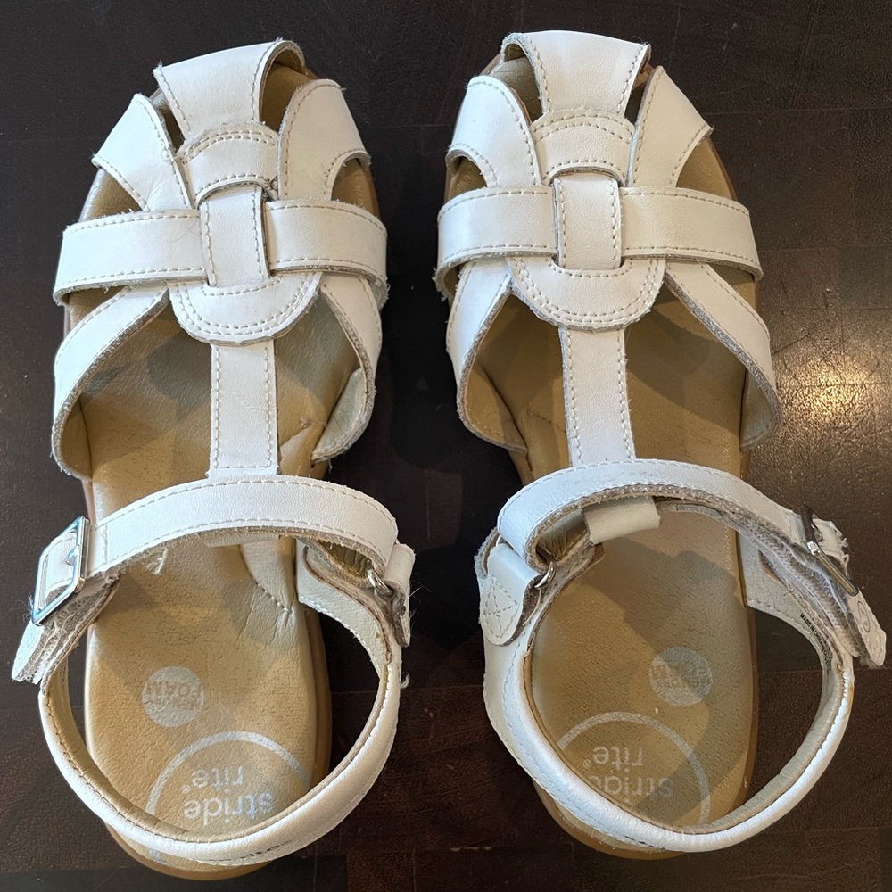 Stride Rite girls sandal size 1. Excellent condition.